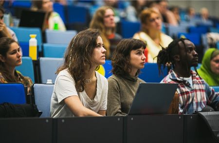 Verpleegkunde studeren in een internationale klas